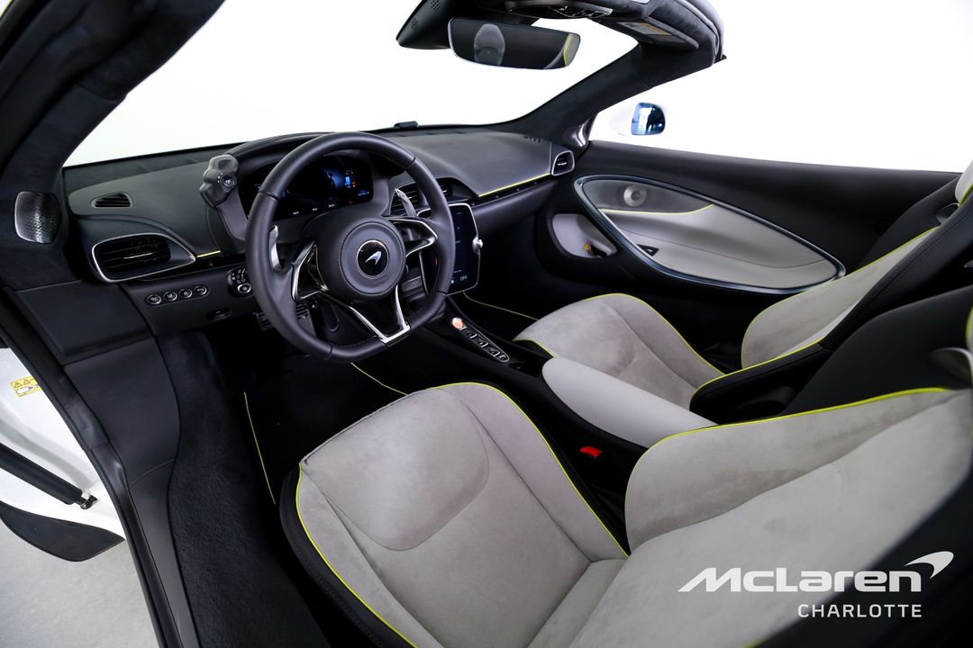 2025 McLaren Artura Spider