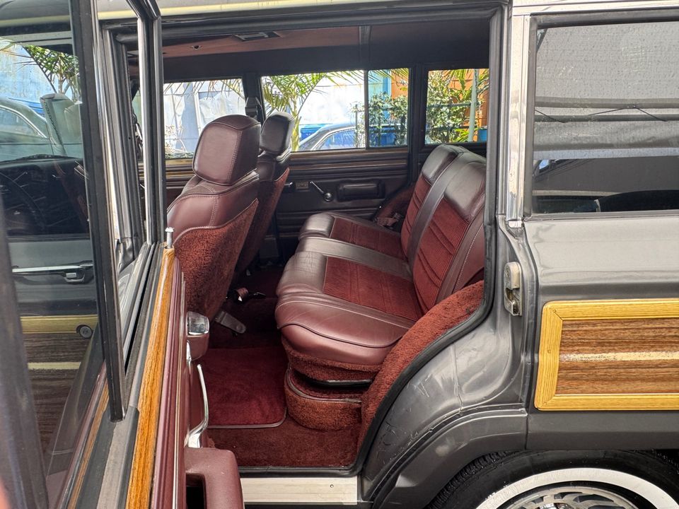 1989 Jeep Grand Wagoneer