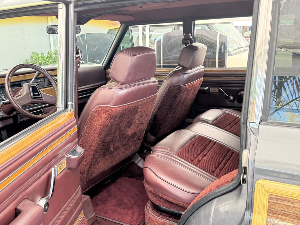1989 Jeep Grand Wagoneer
