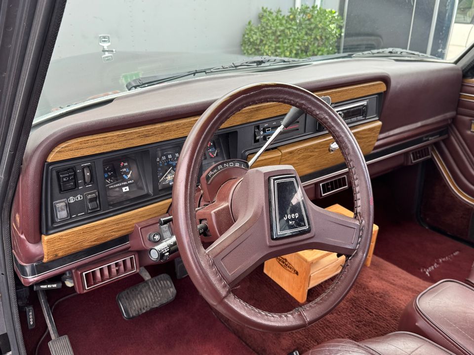 1989 Jeep Grand Wagoneer