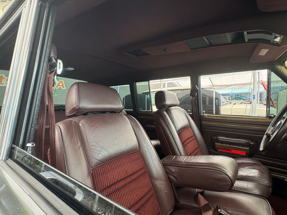 1989 Jeep Grand Wagoneer