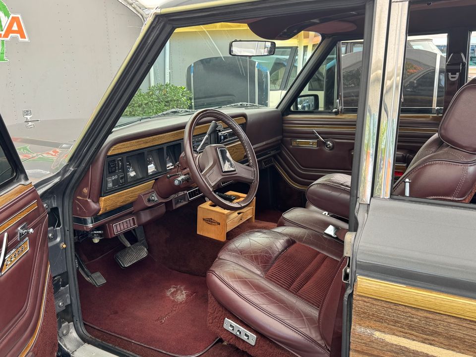 1989 Jeep Grand Wagoneer