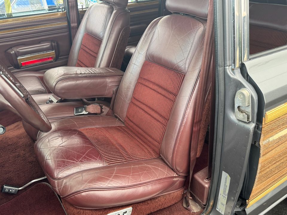 1989 Jeep Grand Wagoneer