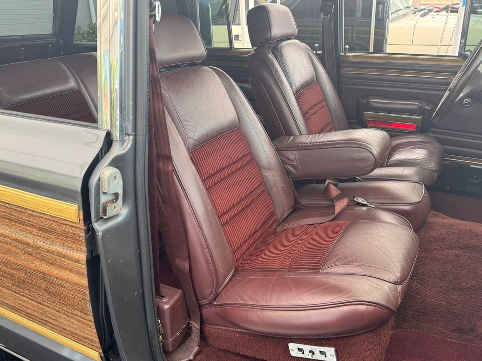 1989 Jeep Grand Wagoneer