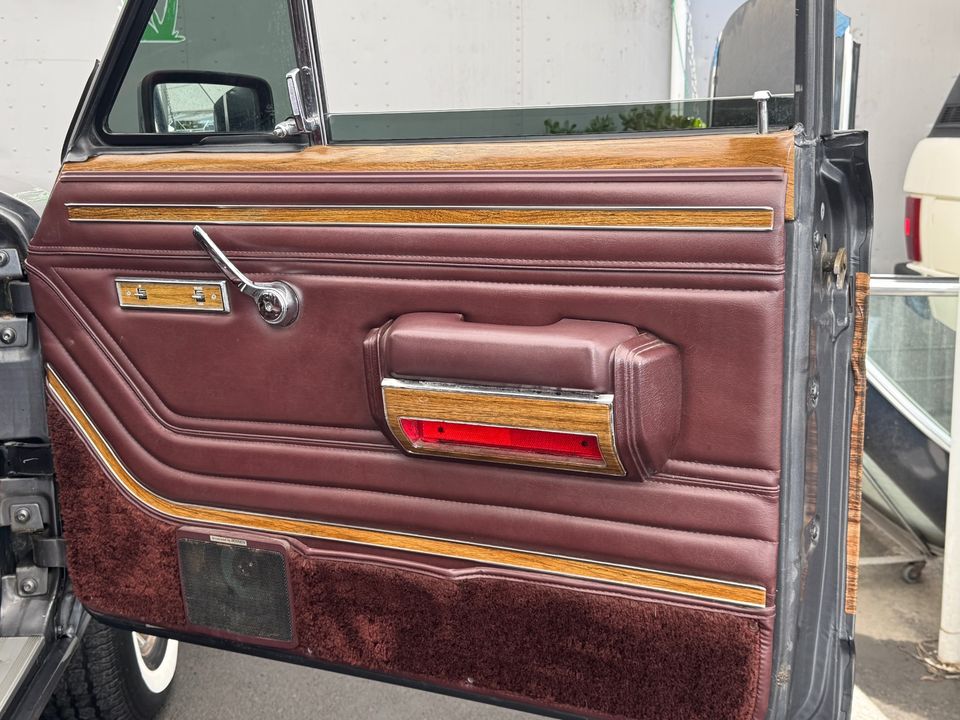 1989 Jeep Grand Wagoneer