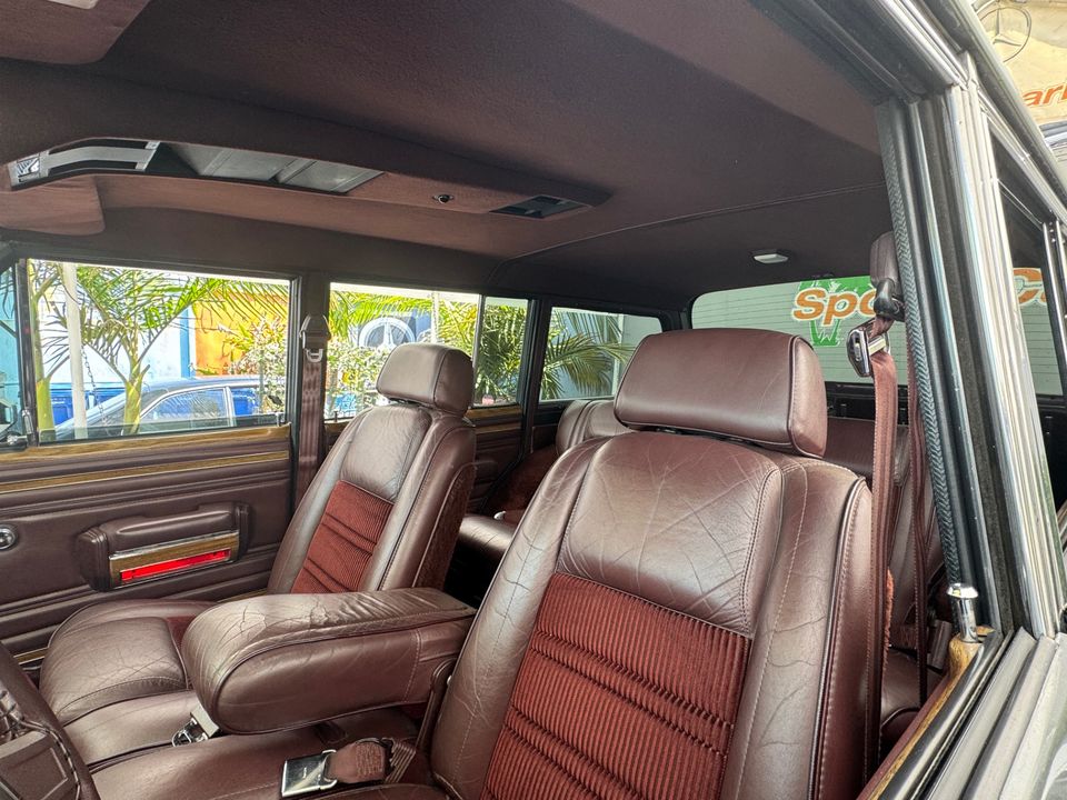1989 Jeep Grand Wagoneer