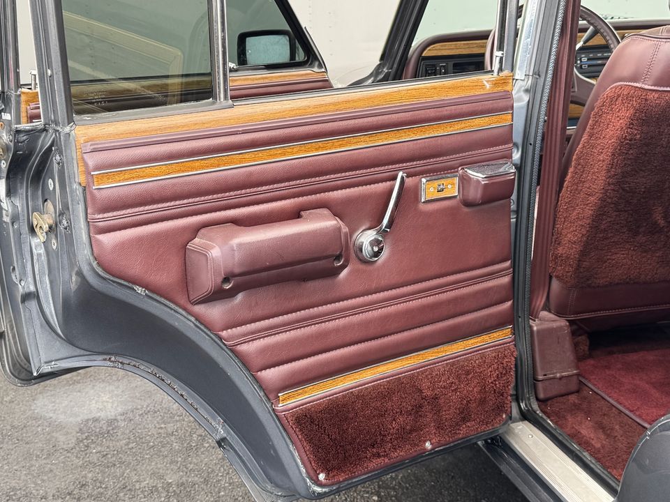 1989 Jeep Grand Wagoneer