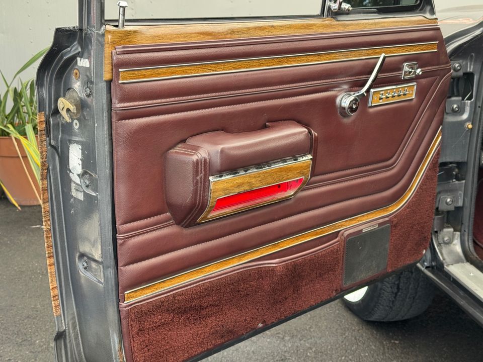 1989 Jeep Grand Wagoneer