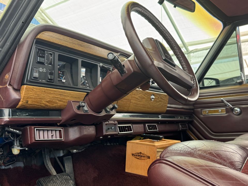 1989 Jeep Grand Wagoneer