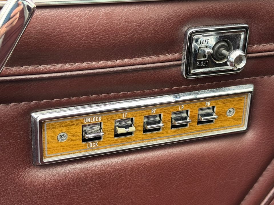 1989 Jeep Grand Wagoneer