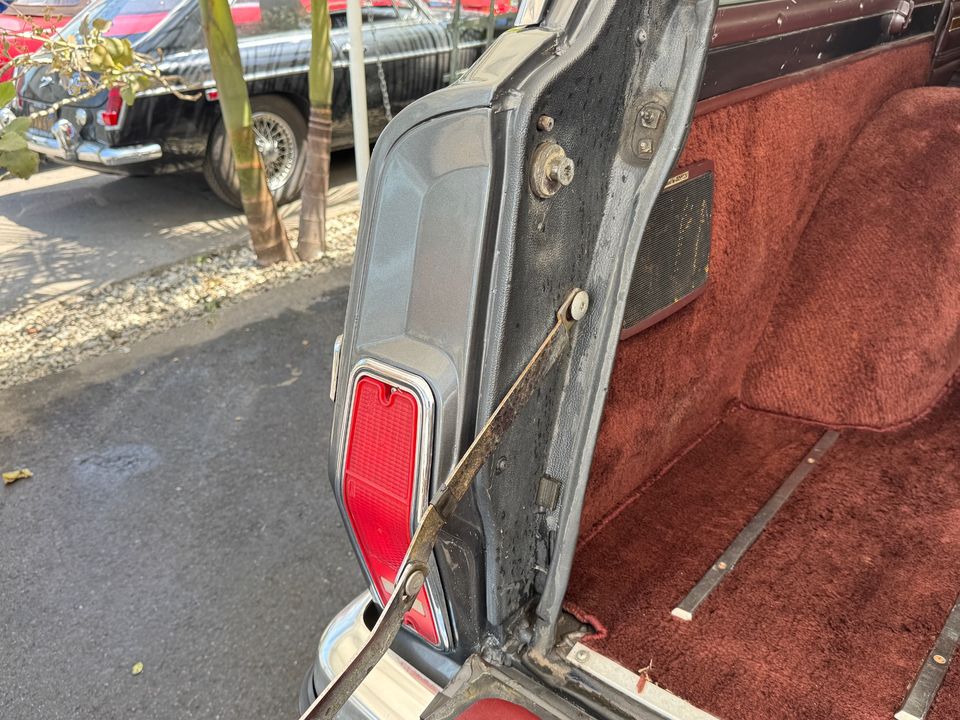 1989 Jeep Grand Wagoneer