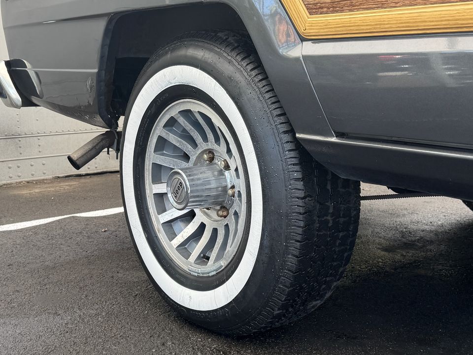 1989 Jeep Grand Wagoneer