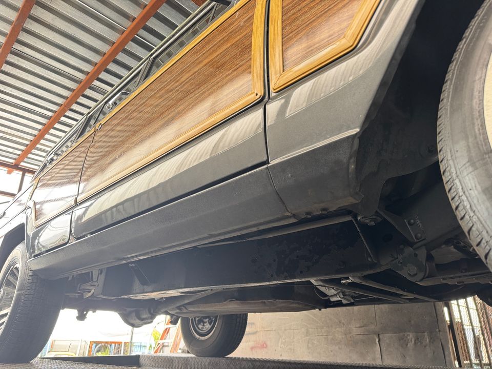 1989 Jeep Grand Wagoneer