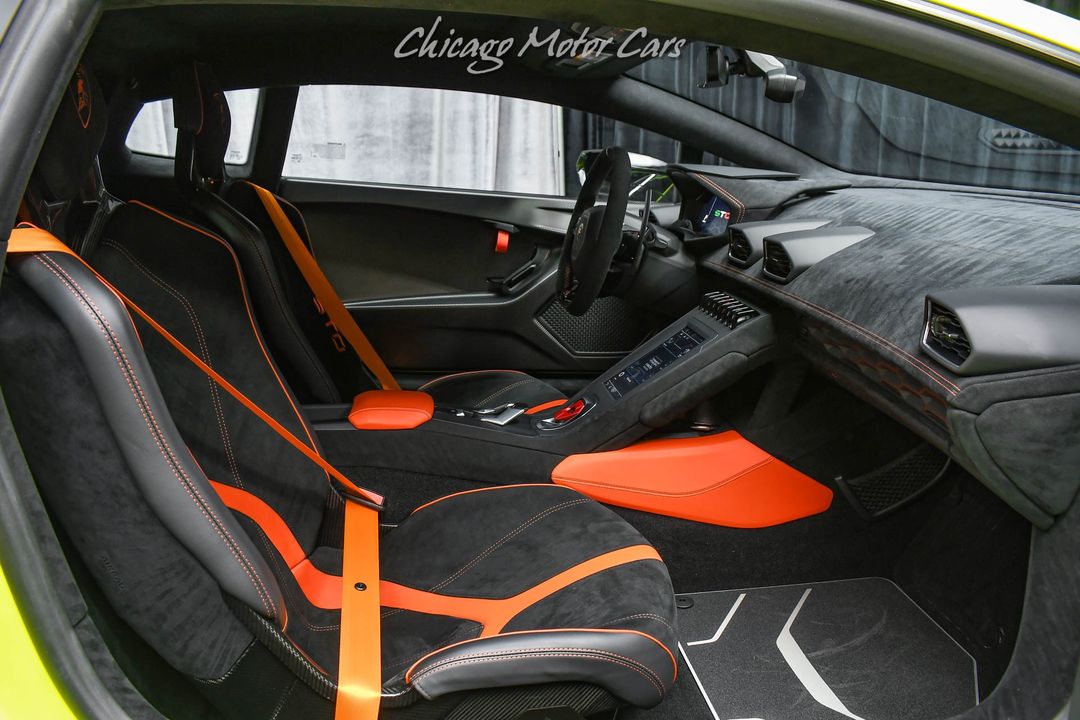 2022 Lamborghini Huracan STO