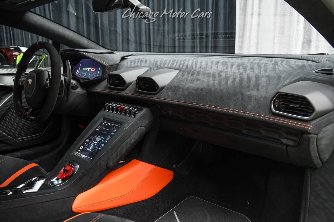 2022 Lamborghini Huracan STO