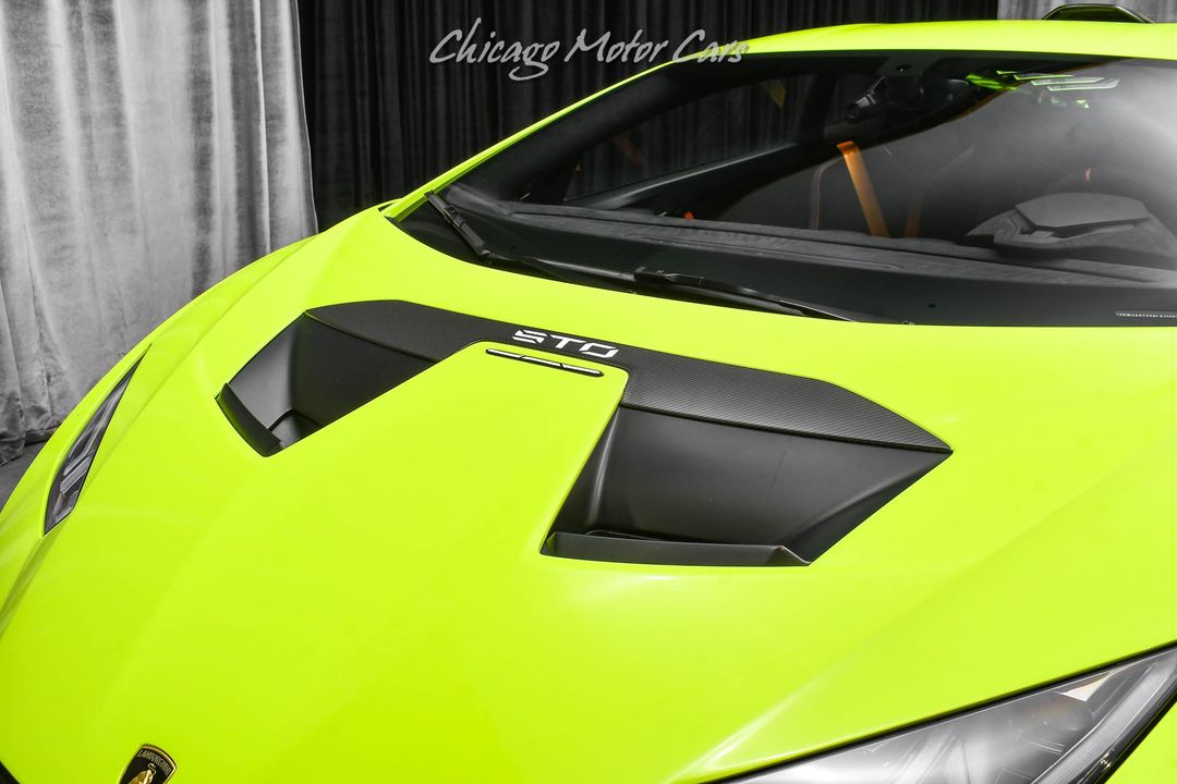 2022 Lamborghini Huracan STO