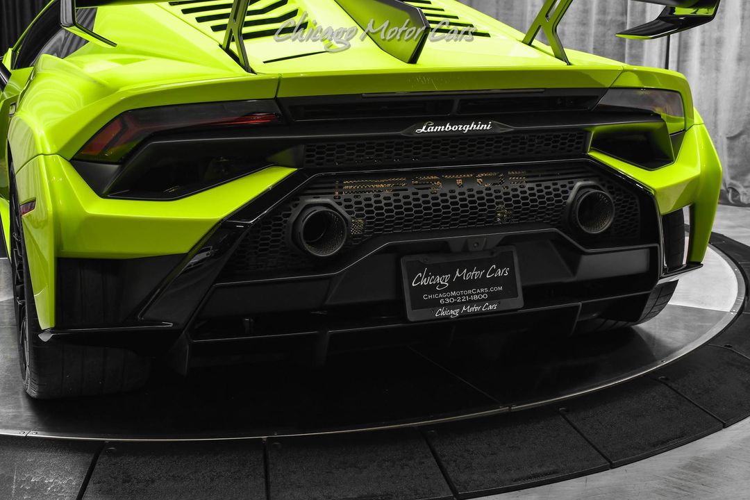 2022 Lamborghini Huracan STO