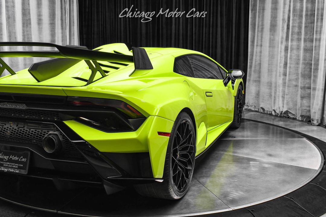 2022 Lamborghini Huracan STO
