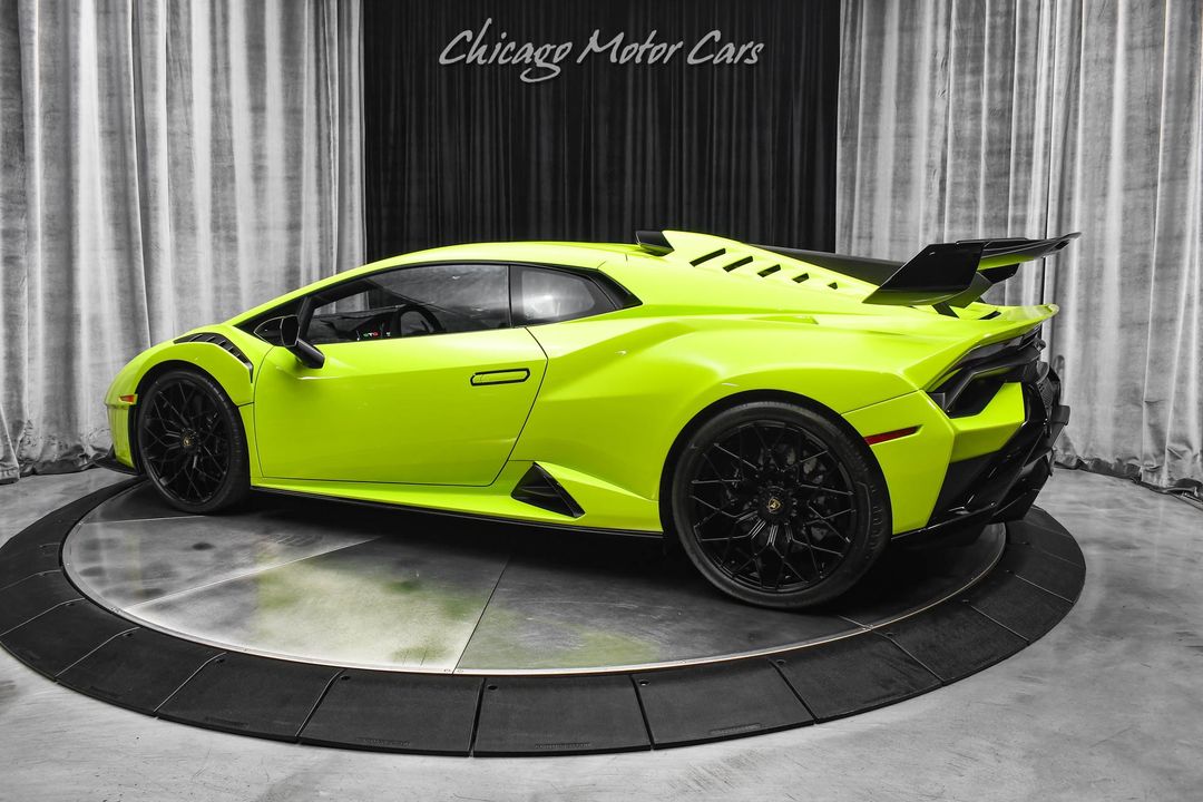 2022 Lamborghini Huracan STO