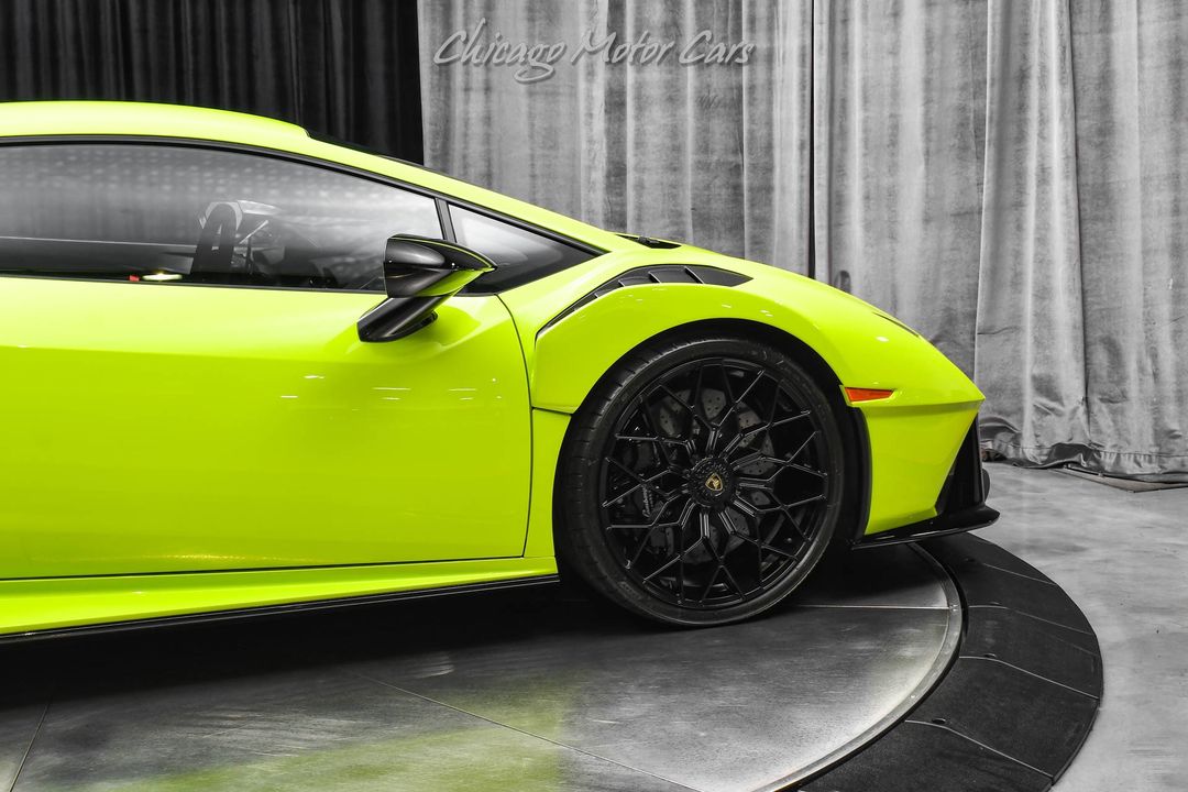 2022 Lamborghini Huracan STO