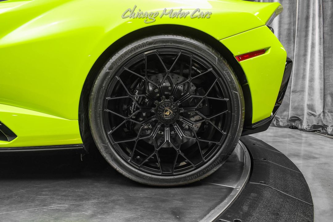 2022 Lamborghini Huracan STO