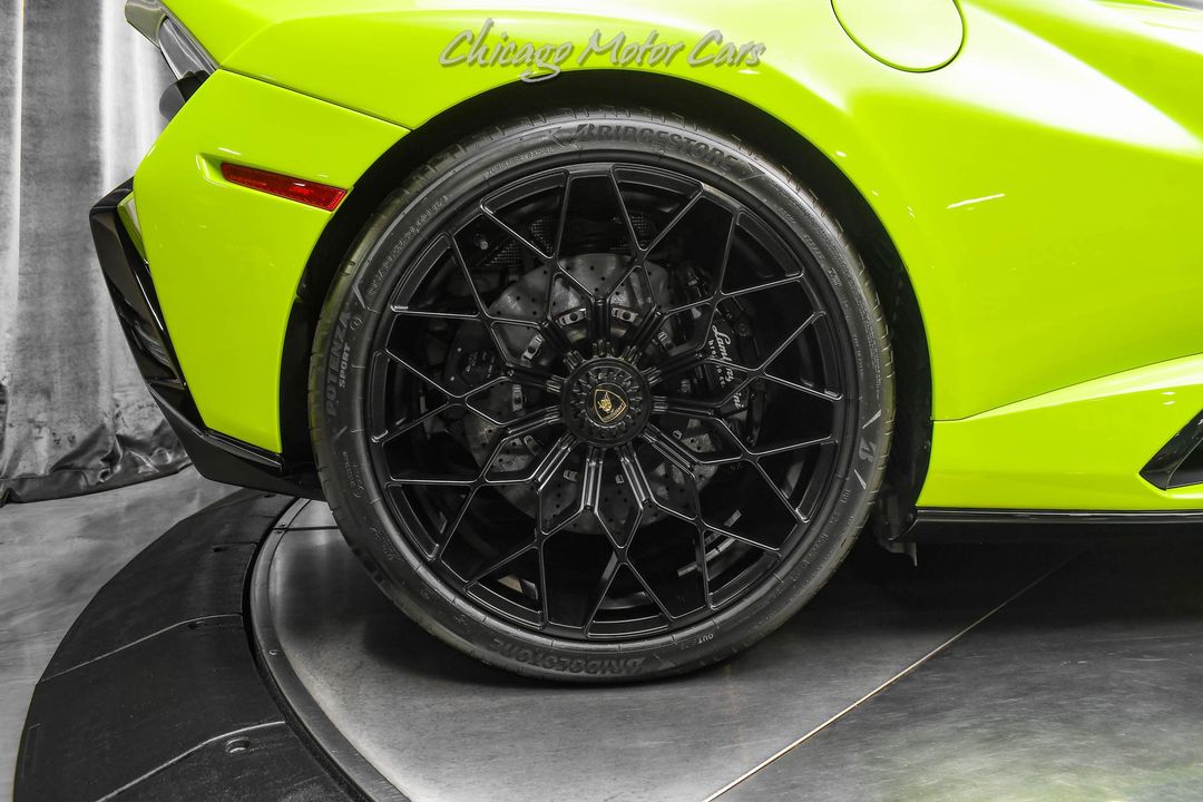 2022 Lamborghini Huracan STO