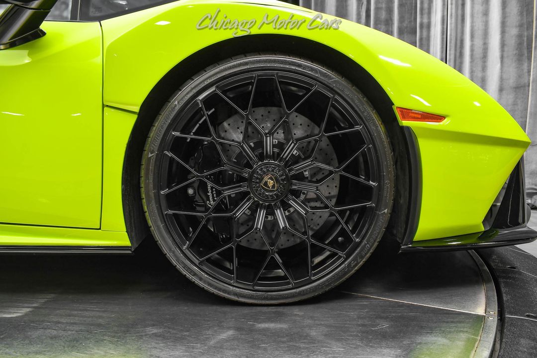 2022 Lamborghini Huracan STO