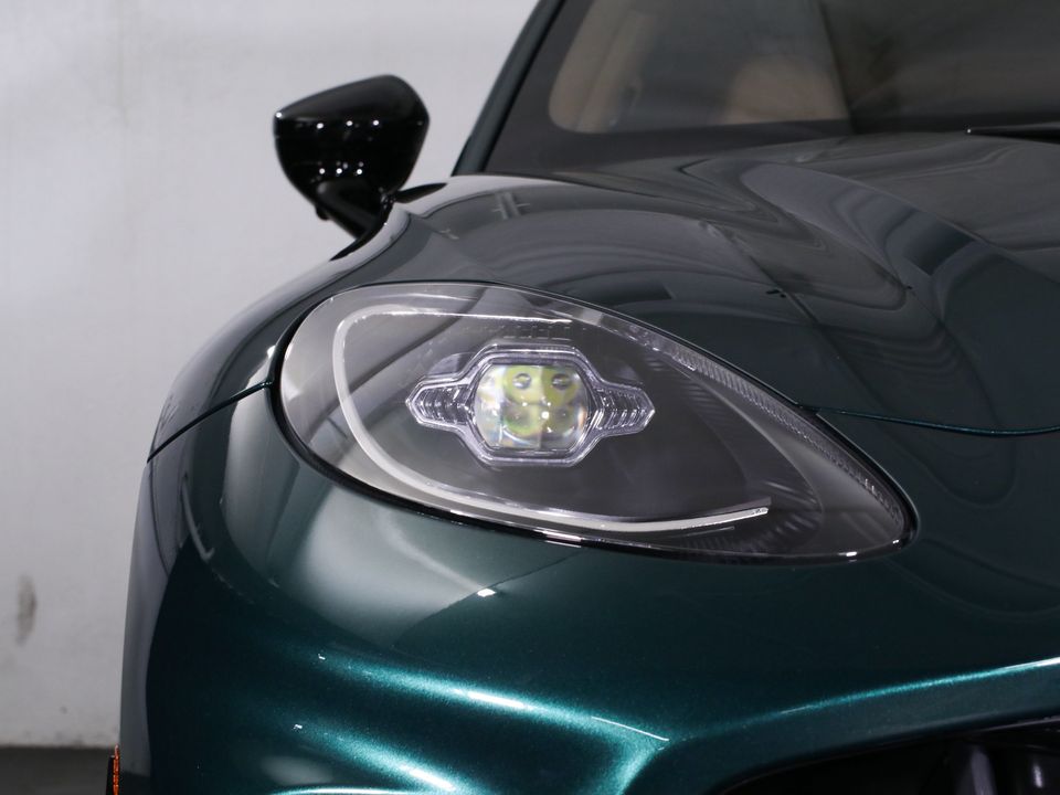 2025 Aston Martin DBX
