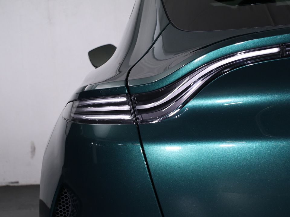 2025 Aston Martin DBX
