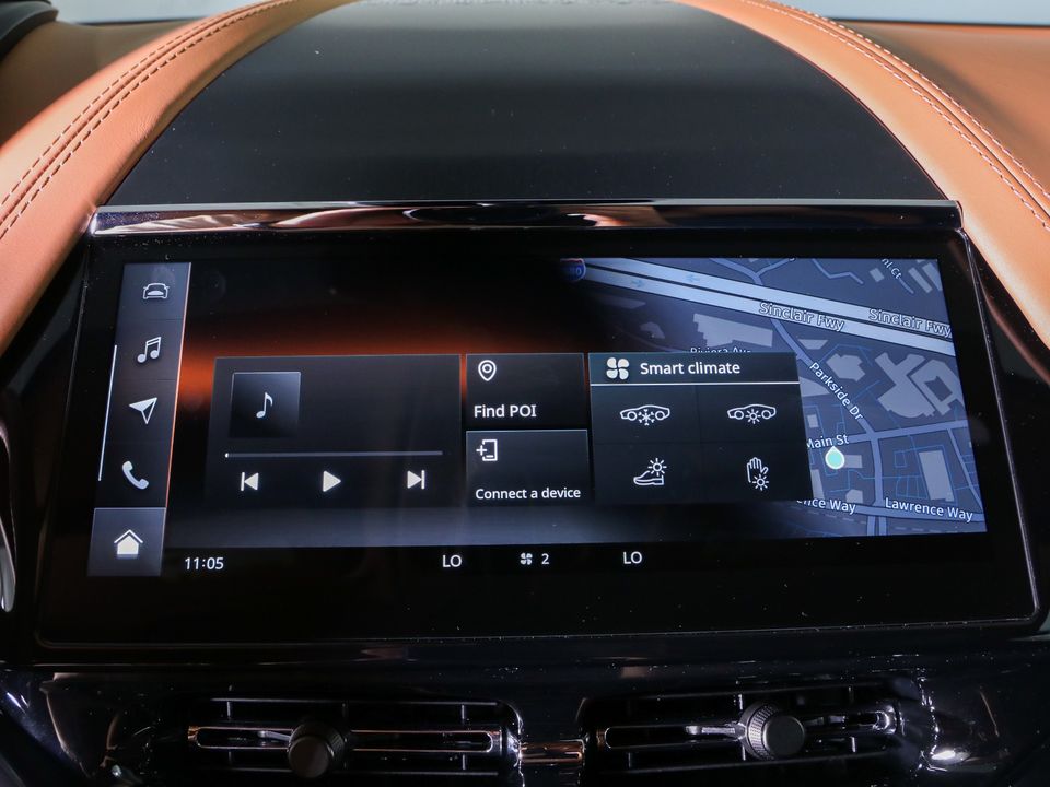 2025 Aston Martin DBX