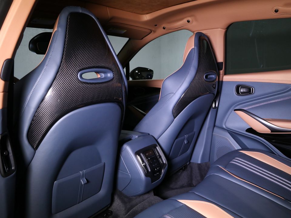 2025 Aston Martin DBX
