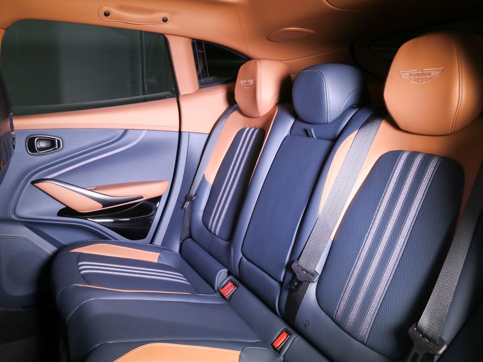 2025 Aston Martin DBX