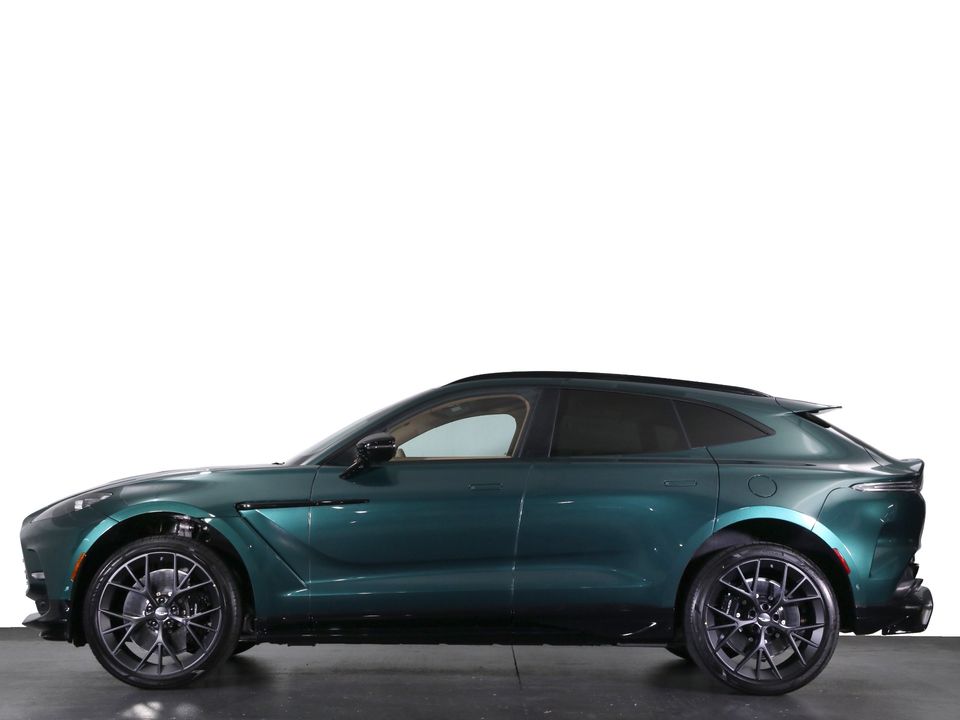 2025 Aston Martin DBX