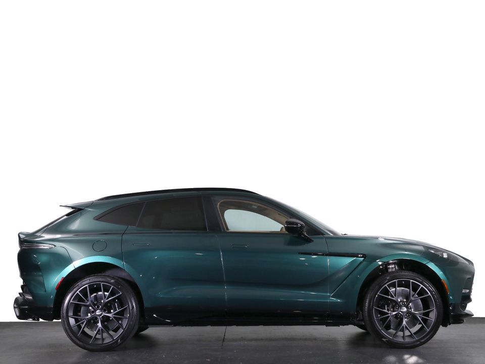 2025 Aston Martin DBX
