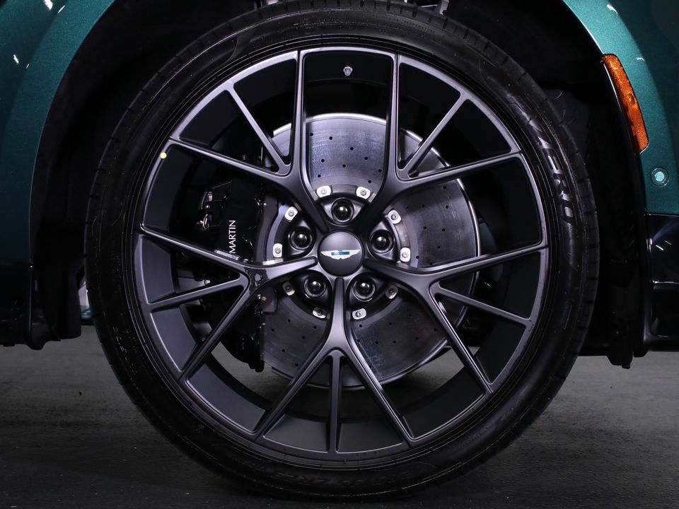 2025 Aston Martin DBX