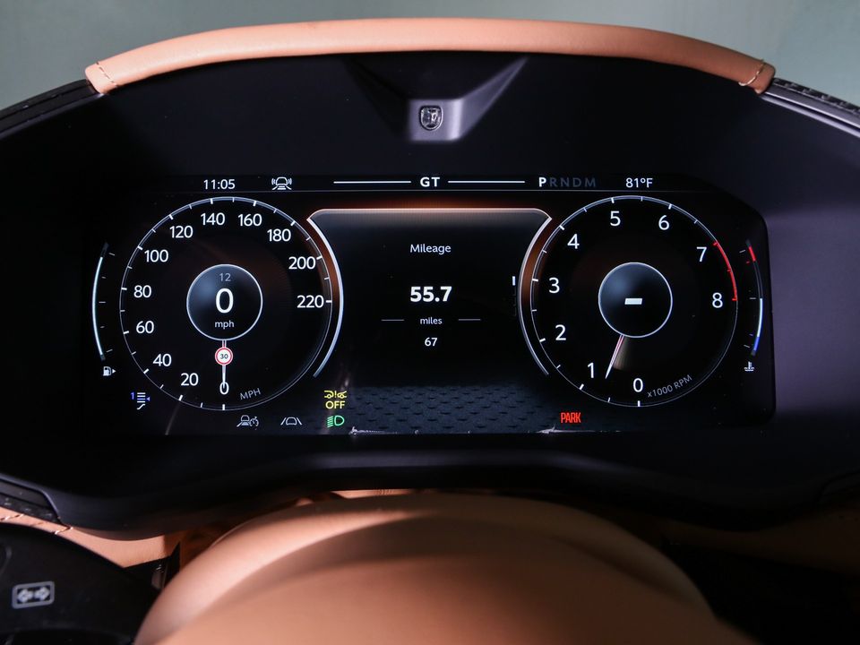 2025 Aston Martin DBX