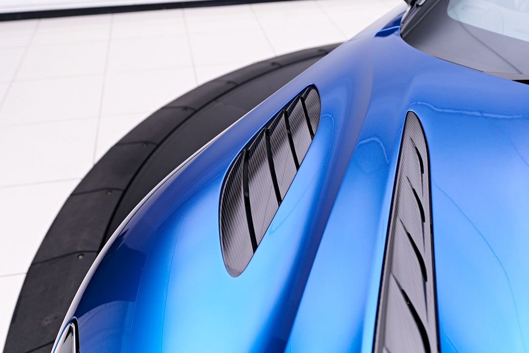 2023 Aston Martin DBS