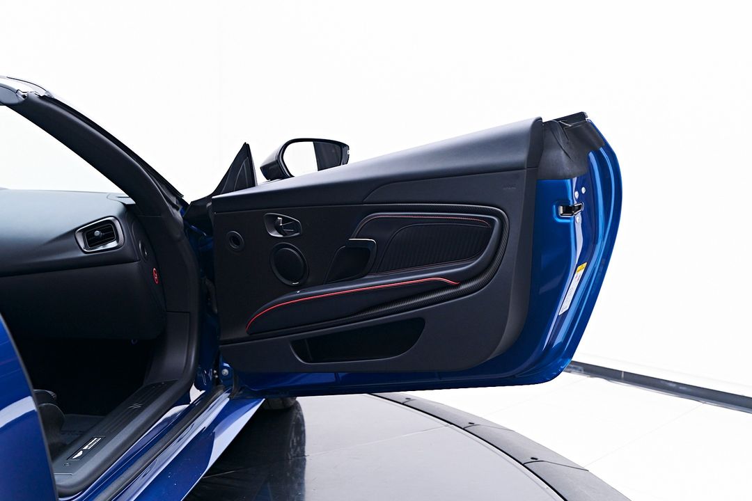 2023 Aston Martin DBS