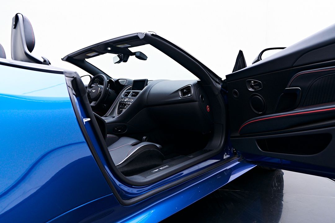 2023 Aston Martin DBS