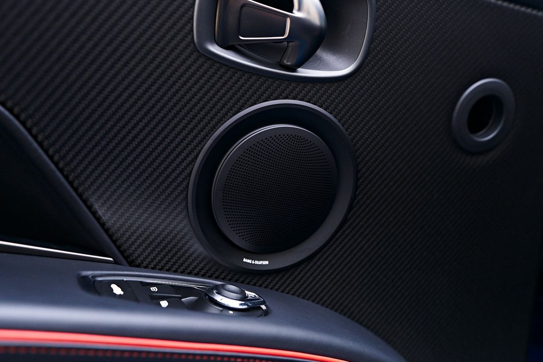 2023 Aston Martin DBS