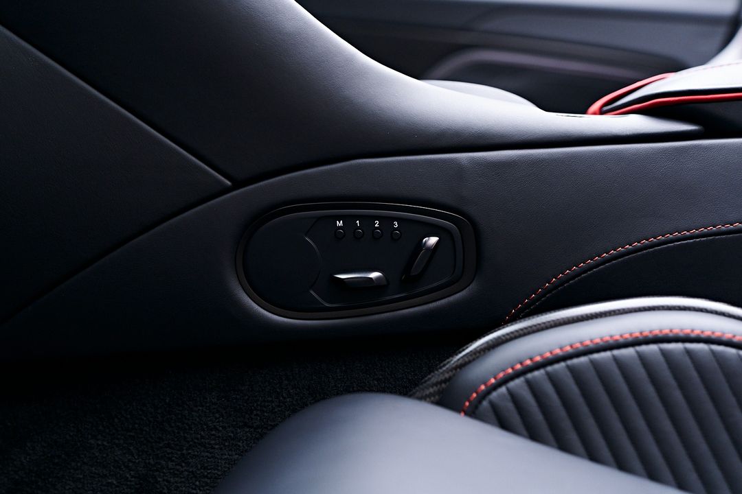 2023 Aston Martin DBS