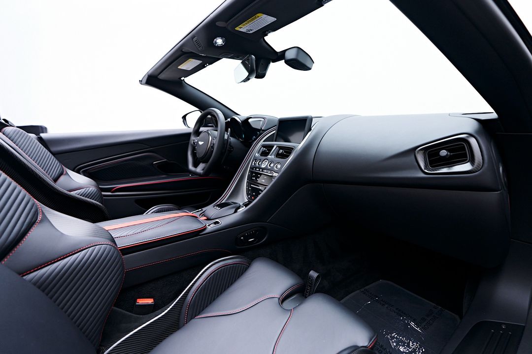 2023 Aston Martin DBS