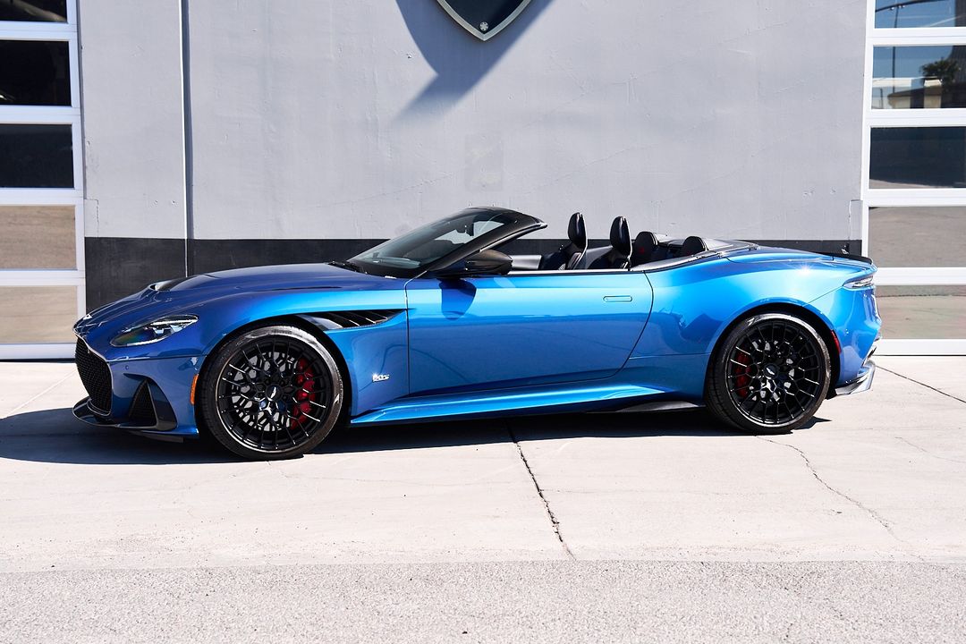 2023 Aston Martin DBS