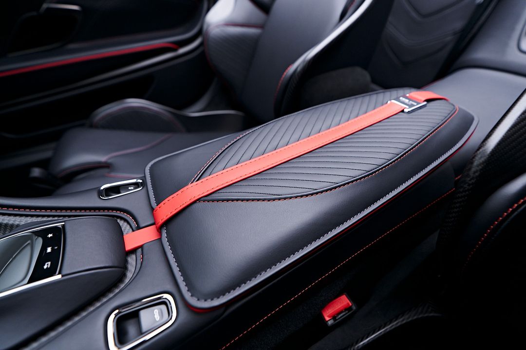 2023 Aston Martin DBS