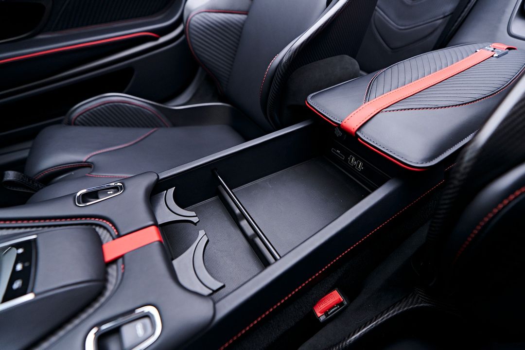 2023 Aston Martin DBS