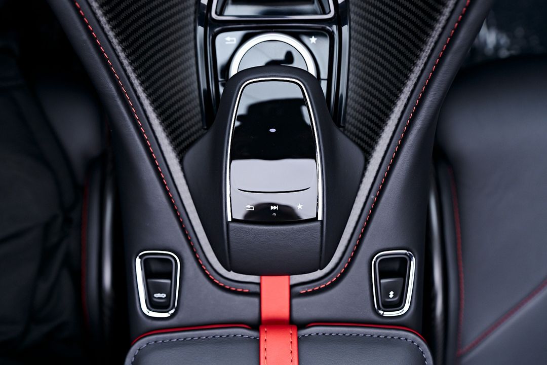 2023 Aston Martin DBS