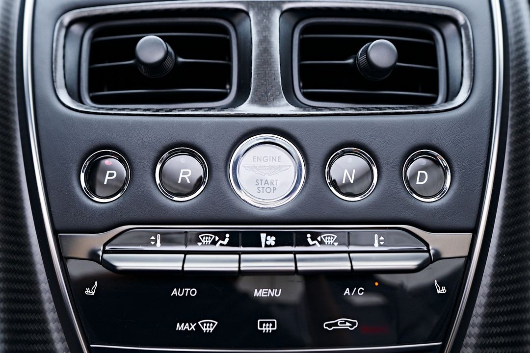 2023 Aston Martin DBS