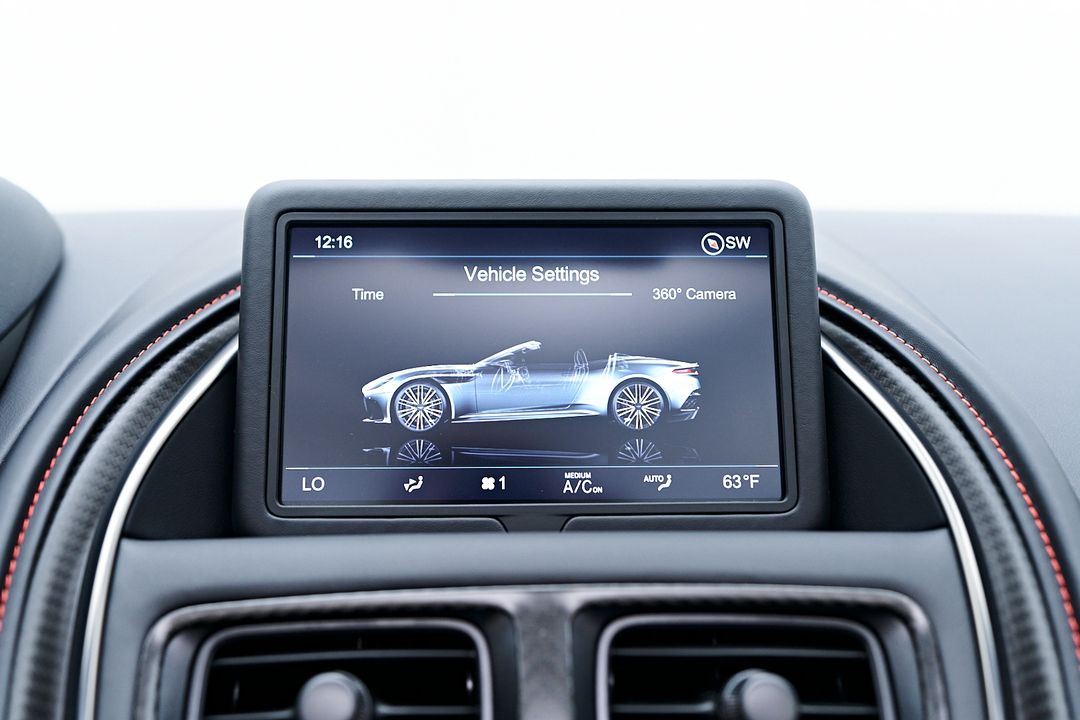 2023 Aston Martin DBS