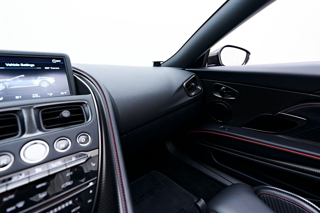 2023 Aston Martin DBS