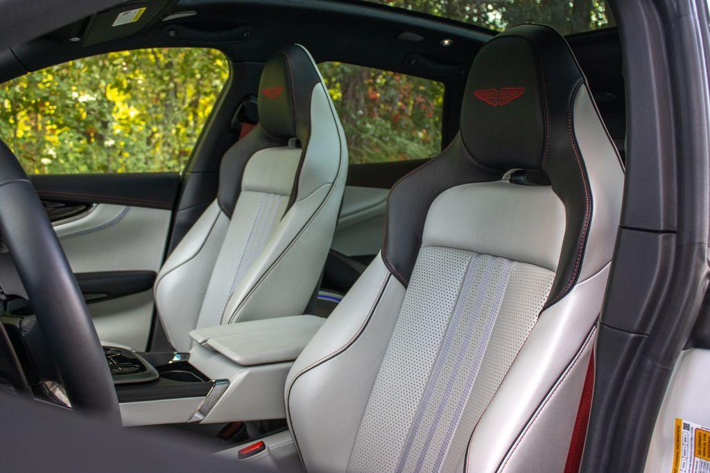 2025 Aston Martin DBX